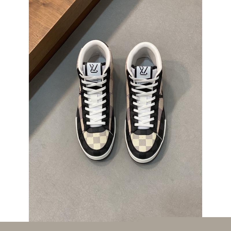 l**is V*t*n sneakers